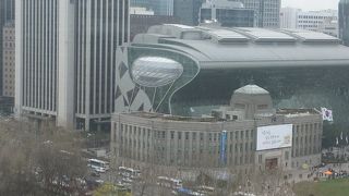 今回は、ソウル市庁西小門庁舎貞洞展望台から眺めました 