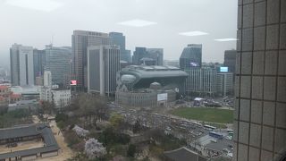 今回は、ソウル市庁西小門庁舎貞洞展望台から眺めました