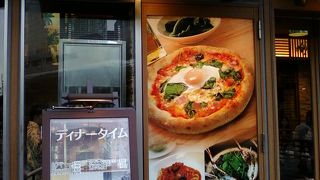 いつもお客さんでいっぱいのお店です。