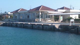 現在では島内唯一の定期フェリー発着場となっています