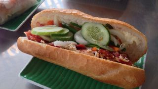 安定感のあるバインミー。生春巻きも！