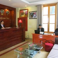 ホテルのレセプションと優秀なスタッフ。日本語は残念ながら..