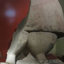 古代神殿から出土された女性の像