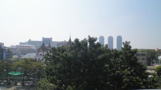 チャオプラヤー川に近い駅