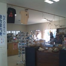 案内所兼売店のような雰囲気でした