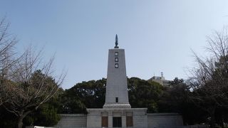 教育関係者が合葬されています