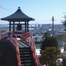 鐘楼と付近の景観はこんな感じです