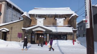 石造りのようで骨組みは木造だそうです