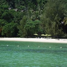 基本緑色の海です