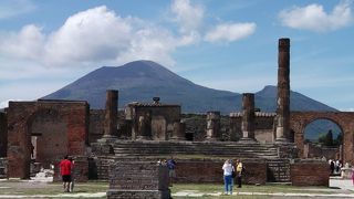 ポンペイの宗教建築物として・・・