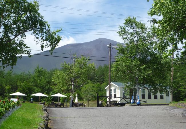 壮大な浅間山が見える