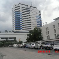 ノッポなので目立ちます。部屋（７F)からは海が見えました。