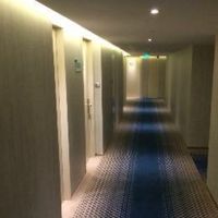 青を基調にした落ち着きあるホテル