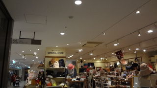 帽子やカバンもあります