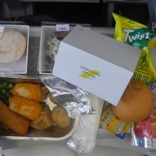 機内食はこんな感じ