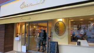 クラブハリエのフランス菓子専門店