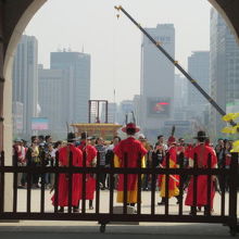 王宮守門交代の儀式。