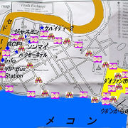 パクセーの西側を流れる土気色の川はメコンに流れ込むセドン川です