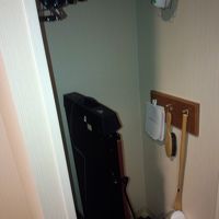 各部屋にズボンプレッサーがあり、ビジネス客には重宝します