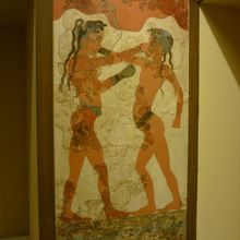 ボクシングをする少年