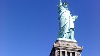 近くで見るより、船上から