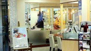 コーヒー豆の販売ブースかと思いきや、カフェスペースもありました