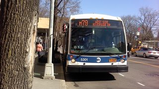 横の移動はバスが便利