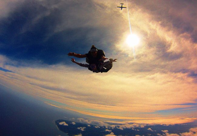 14000feetの空を舞うスカイダイビング！/空の青と海の蒼、大地の色を楽しもう☆オアフ（ハワイ諸島）	