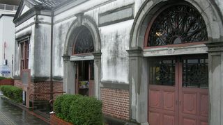 閉まってました。