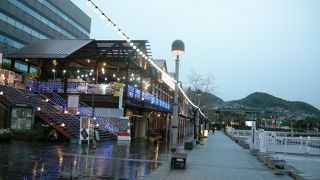 海に面したレストラン街