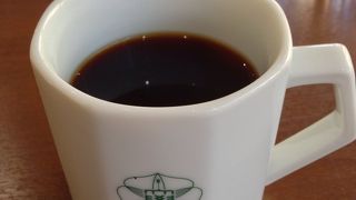 正門すぐ横の案内所兼カフェ