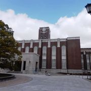 京大の歴史に関する展示室がある「時計台記念館」