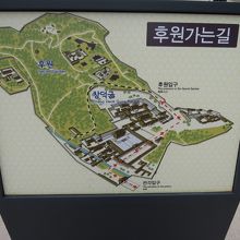 建物部分は手前側にコンパクトにかたまっている