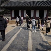 ガイドさんの日本語はとても流暢で日本人のよう