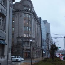 海岸通りにあるレトロな建物です