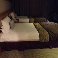 主寝室、シングルよりベッドが大きかったです！！