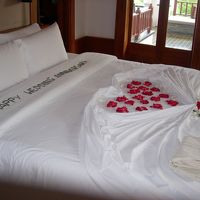 デコレーションされたベッド