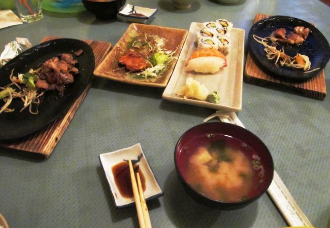 バンフにある老舗の日本料理店、全体的に高くて 残念なことにお茶まで有料でした