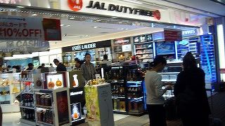 一通りの雑貨や化粧品がある