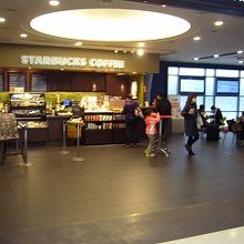 チェックインカウンター奥にあります