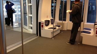 ターミナル間の移動にスカイリンクを利用