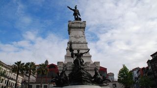 大迫力のエンリケ航海王子像