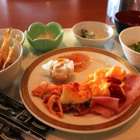 朝食バイキング　ふぐの雑炊、骨せんべい、お味噌汁