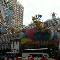 ホテルに隣接するカジノの入り口