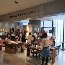 今風の和装小物が並ぶ