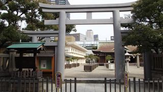 「えべっさん」 で有名な神社です