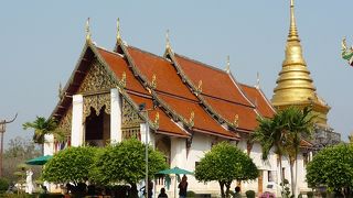 観光客も多かったけれど地元の人もたくさんお参りに来られているお寺でした。