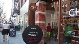 人気のヨーグルト・ブランドの路面店