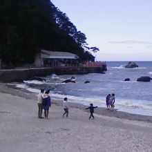 コチラの海岸は穏やかでした。