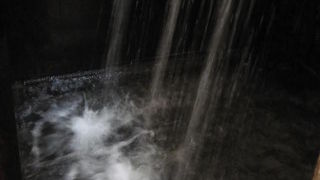 豪快な湯滝です。